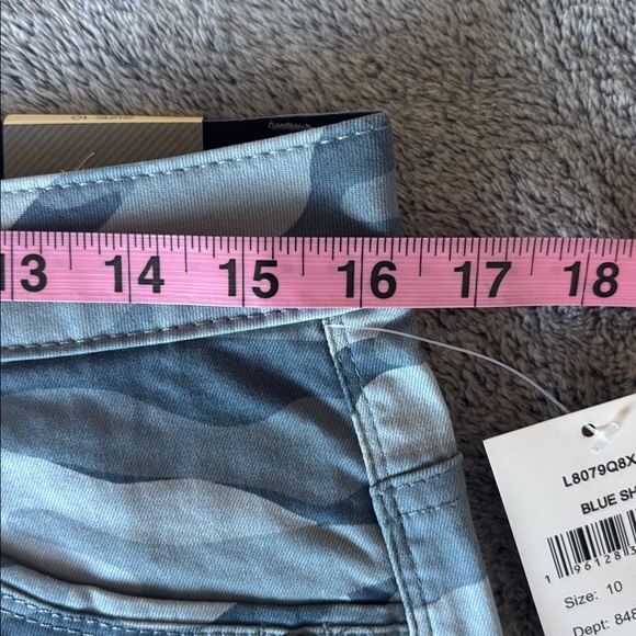 Wit&Wisdom 'Ab' Solution Camo High Waist Raw Hem Shorts in Blue Shadow Sz 10 NWT - Picture 3 of 8